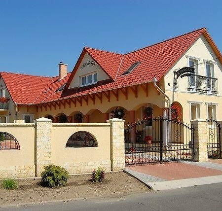 فندق Harmonia Panzio Sárospatak المظهر الخارجي الصورة